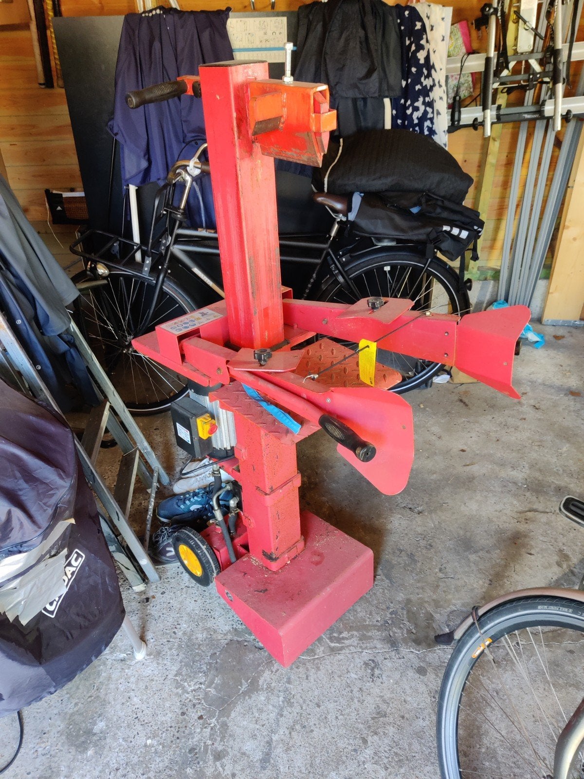 Crossfer HSP8T Houtklover - 8 Ton, 3000W, Ophalen, Gebruikt