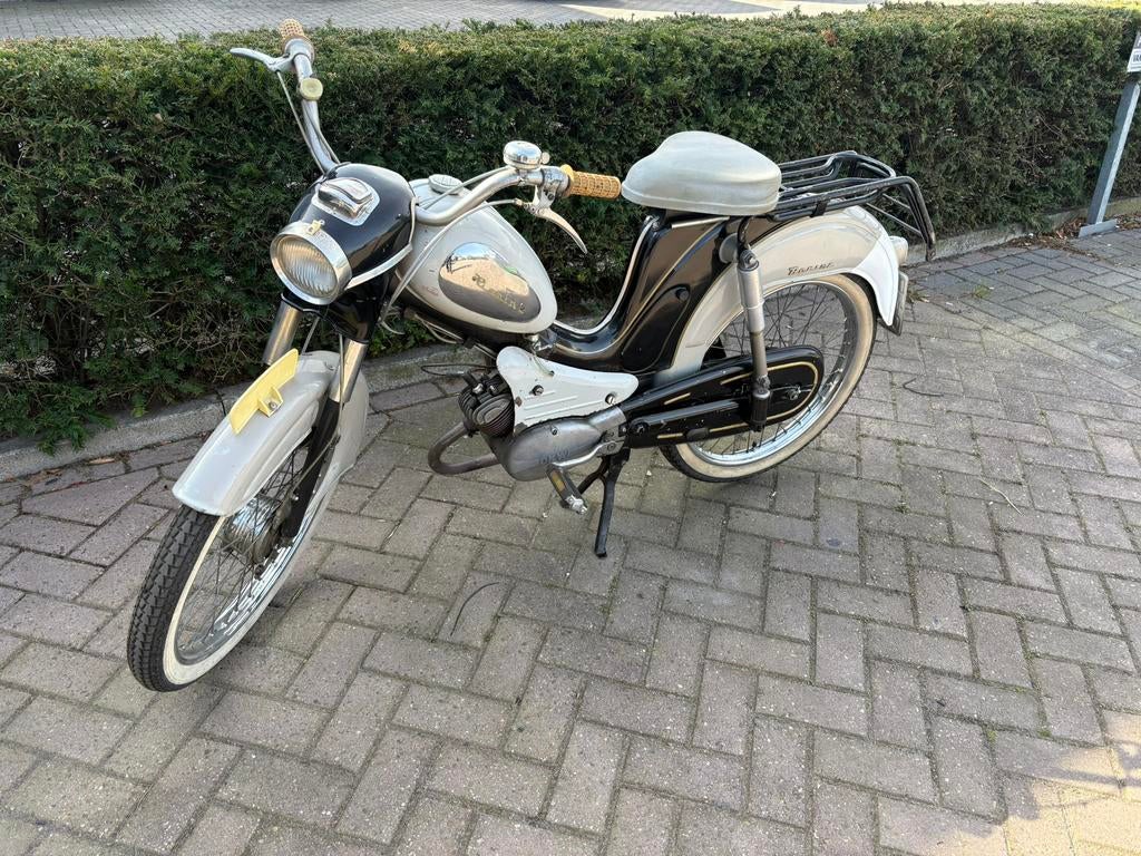 Berini oldtimer, Maximaal 45 km/u, 50 cc, 3 versnellingen, Ophalen