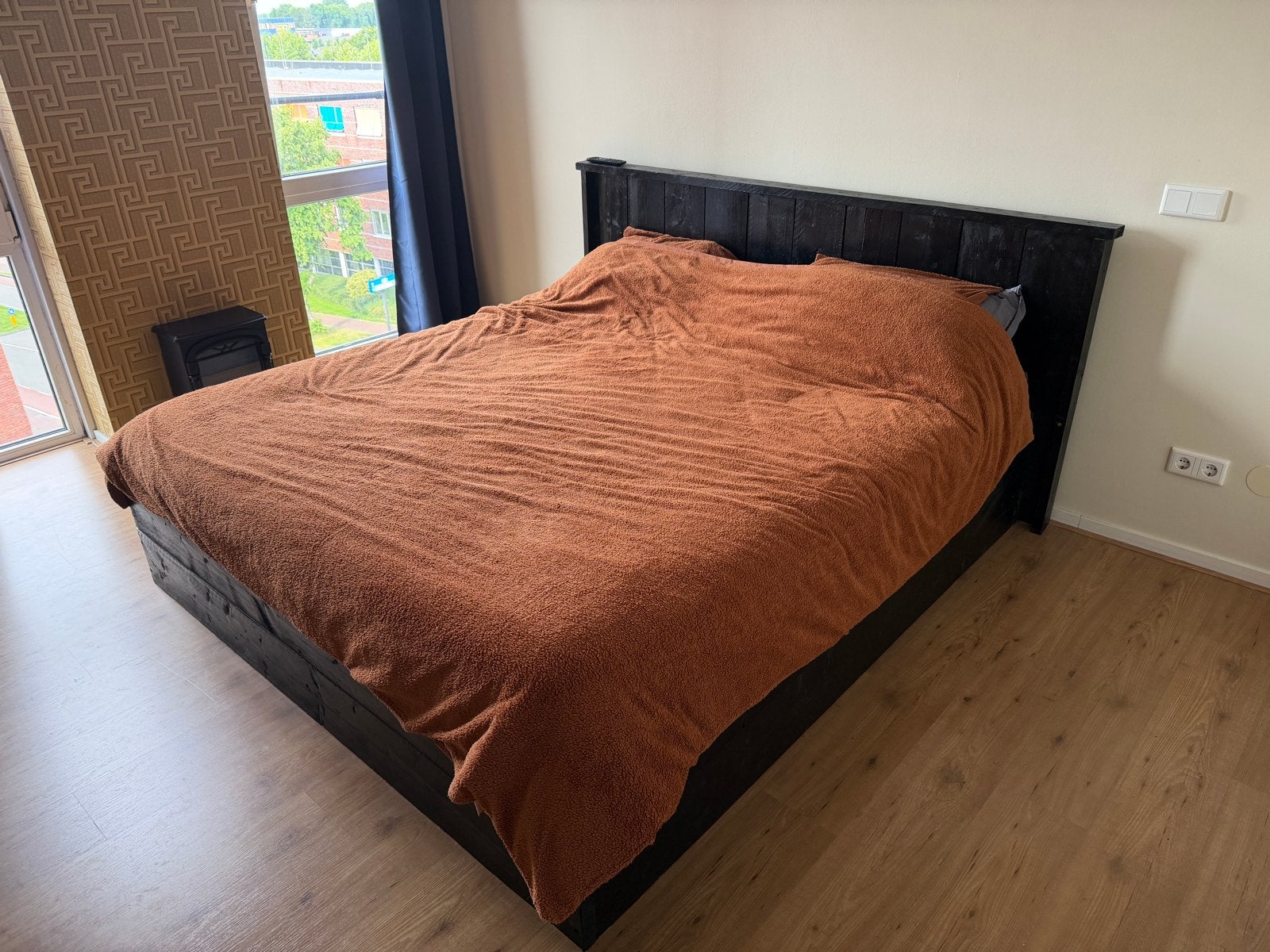 Steigerhouten bed 180x200cm met matras & Auping spiraalbodem, Ophalen, Gebruikt, Zwart, Steigerhout