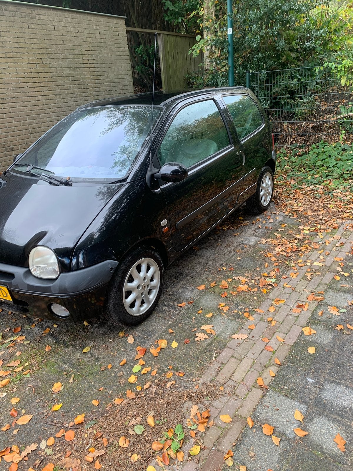 Renault Twingo 1.2 16V 2001 Zwart, Auto's, Voorwielaandrijving, 4 cilinders, Zwart, Origineel Nederlands