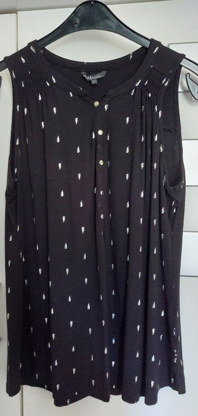 Zwarte top met zilveren opdruk maat L., Kleding | Dames, Ophalen of Verzenden, Zo goed als nieuw, Zwart, Zonder mouw