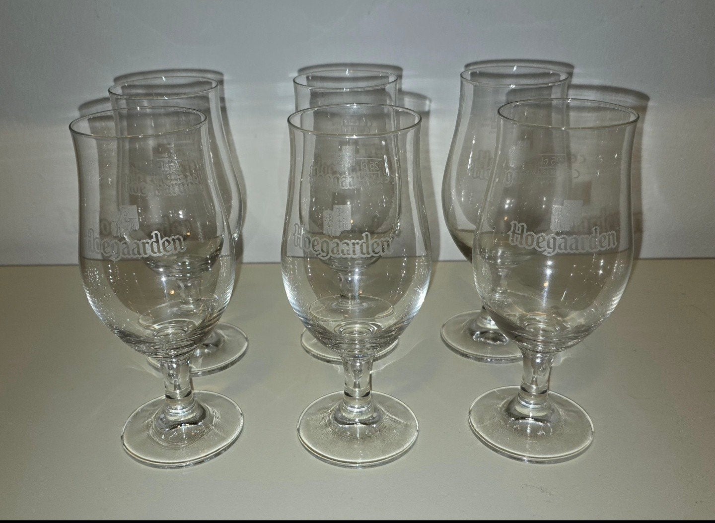 Set van 6 Hoegaarden bierglazen op voet, Ophalen of Verzenden, Zo goed als nieuw, Overige merken, Glas