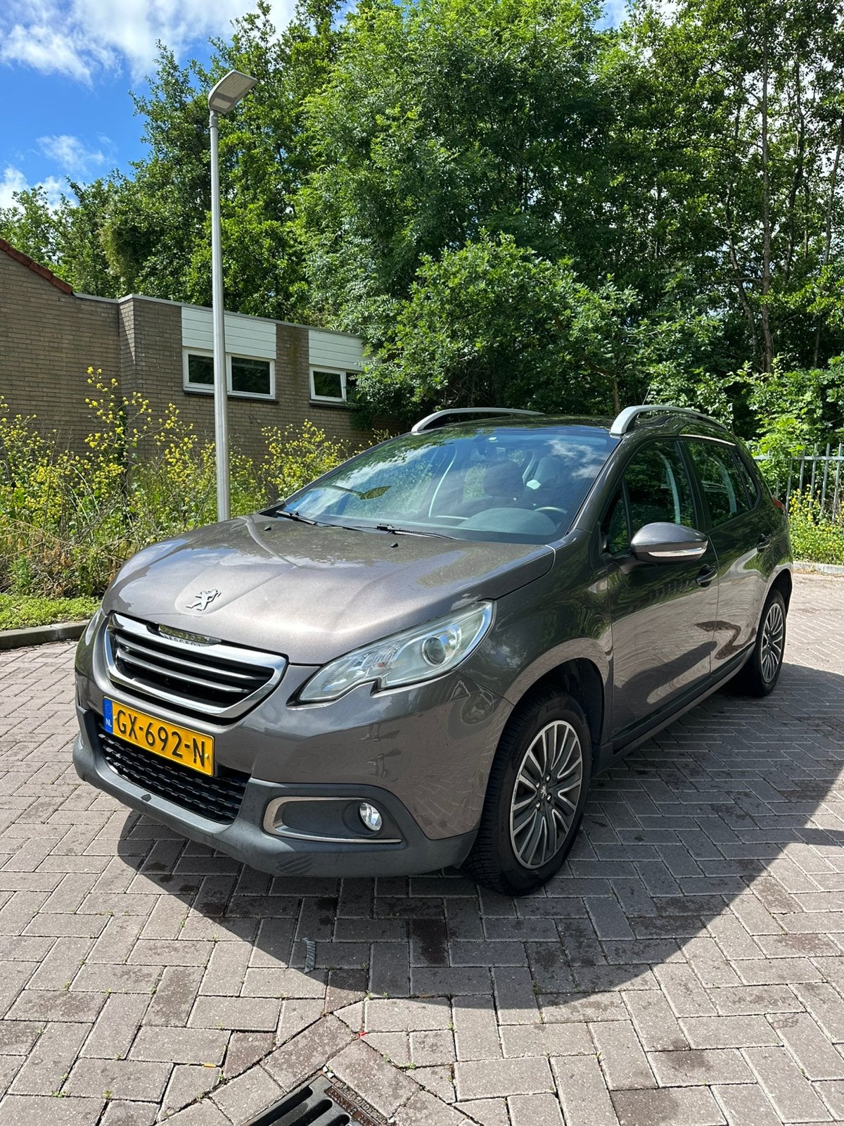 Peugeot 2008 1.2 E-vti 60KW AUT 2015 Grijs, Auto's, Peugeot, 450 kg, 40 €/maand, 1199 cc, 770 kg