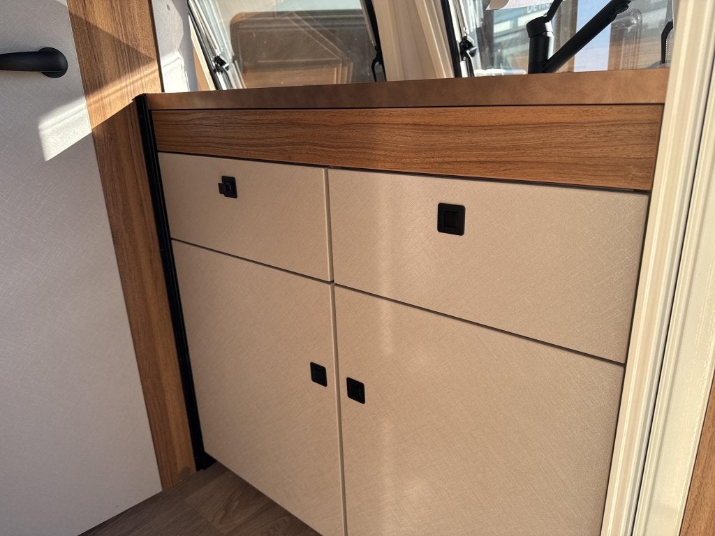 Eriba Touring 420 Legend Ventura Zilver, Standaardzit, Tot en met 2, Schokbreker, Bedrijf