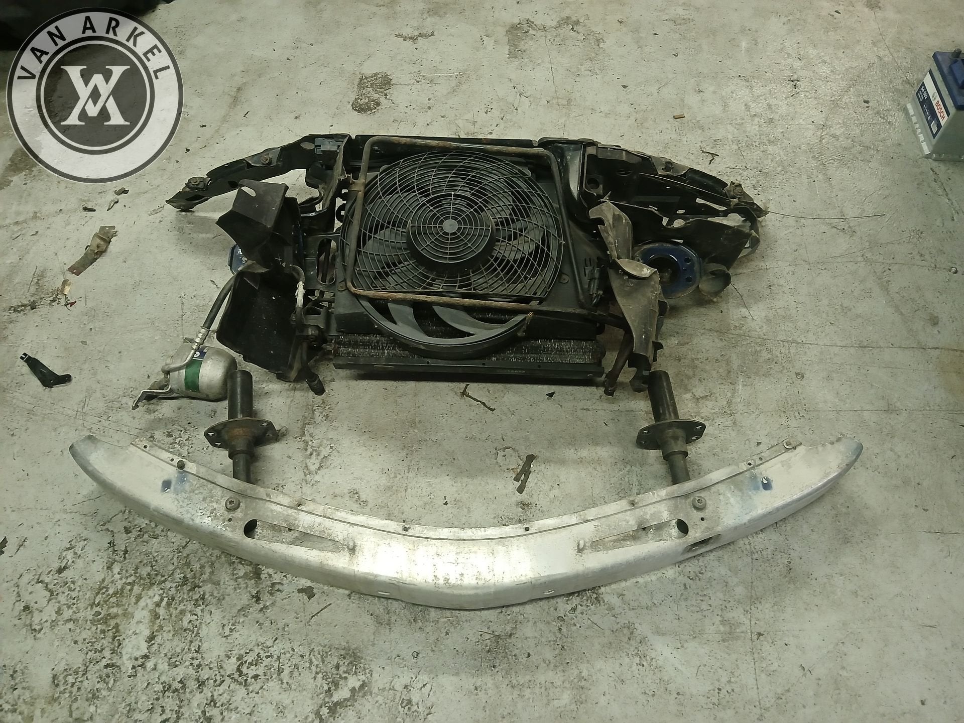 Foto 2 van Bmw z3 e36 front met bumper balk