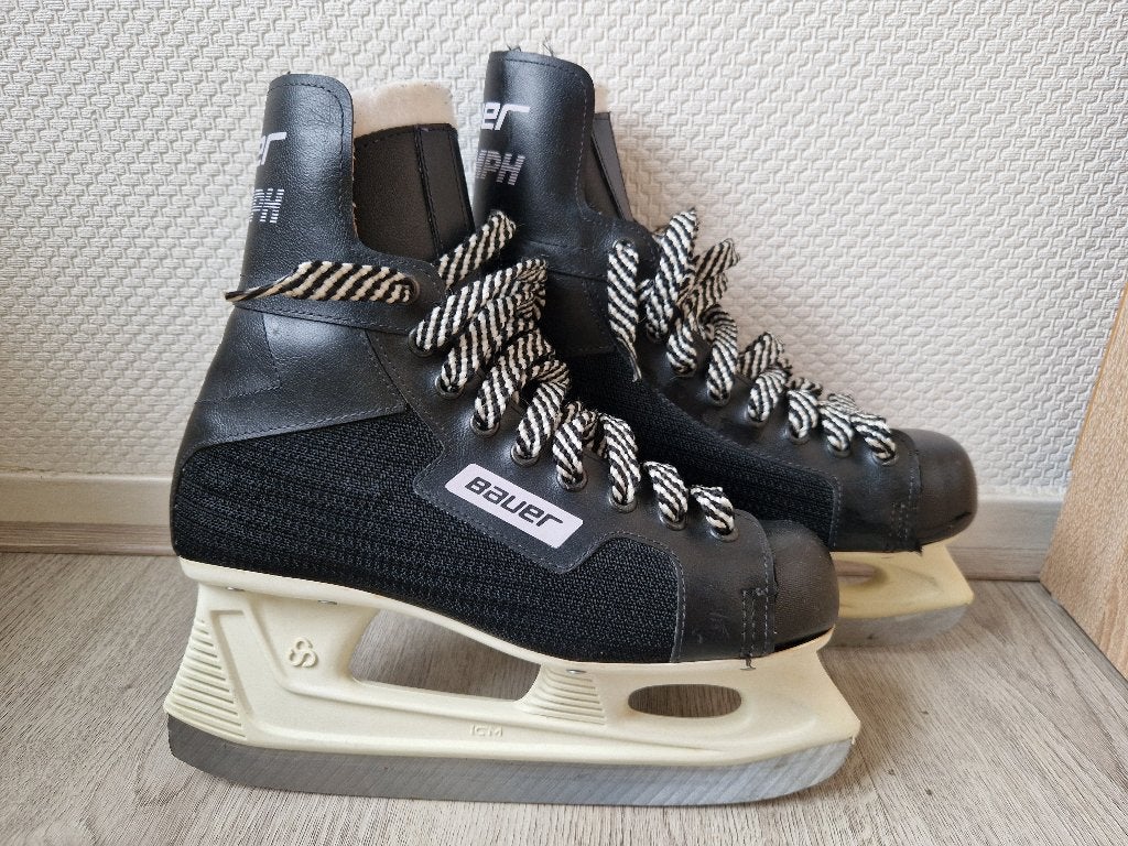 Bauer Triumph ijshockeyschaatsen maat 38 + beschermers, Sport en Fitness, Schaatsen, Gebruikt, Bauer, Ophalen of Verzenden, IJshockeyschaatsen