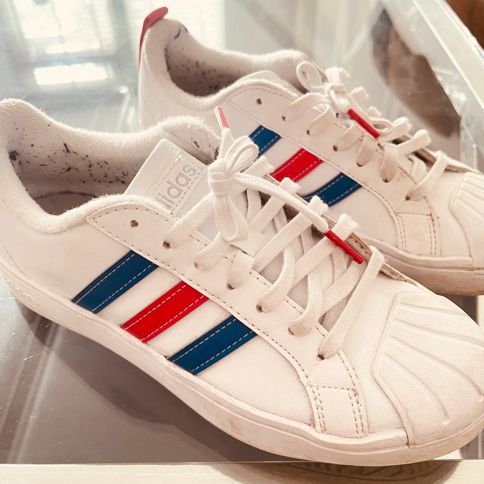 Adidas Superstar sneakers wit met blauw/rode strepen, Ophalen of Verzenden, Gebruikt, Jongen of Meisje, Sportschoenen