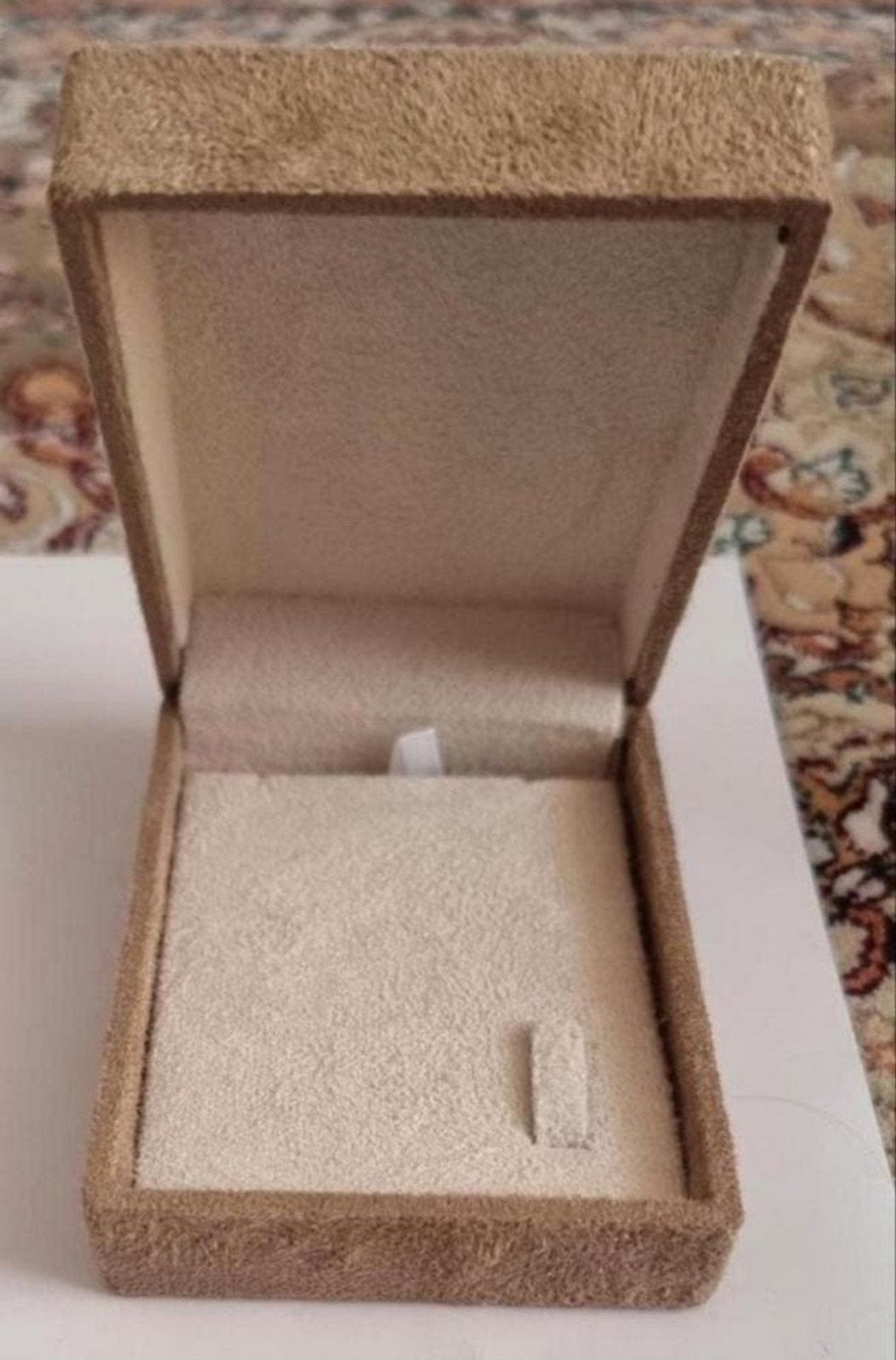 Nieuw sieradendoosje voor ringen - Hout en suède, Sieraden, Tassen en Uiterlijk, Ringen, Overige materialen, Bruin, Nieuw, Ophalen of Verzenden