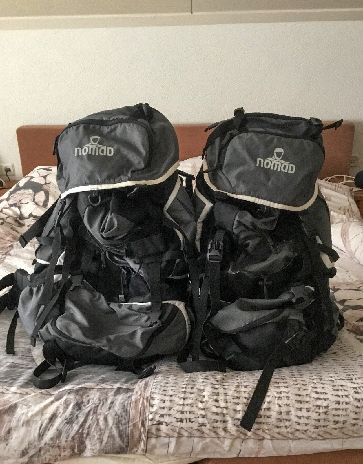 2 Nomad rugzakken, Ophalen, 30 cm of meer, Gebruikt, Zwart
