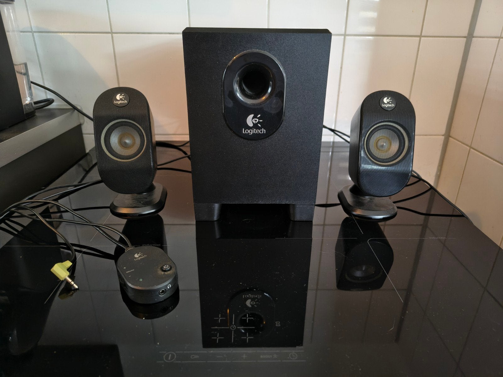 Logitech X-210 2.1 Speakerset met Subwoofer, Gebruikt, AUX-ingang, Logitech, Speakerset