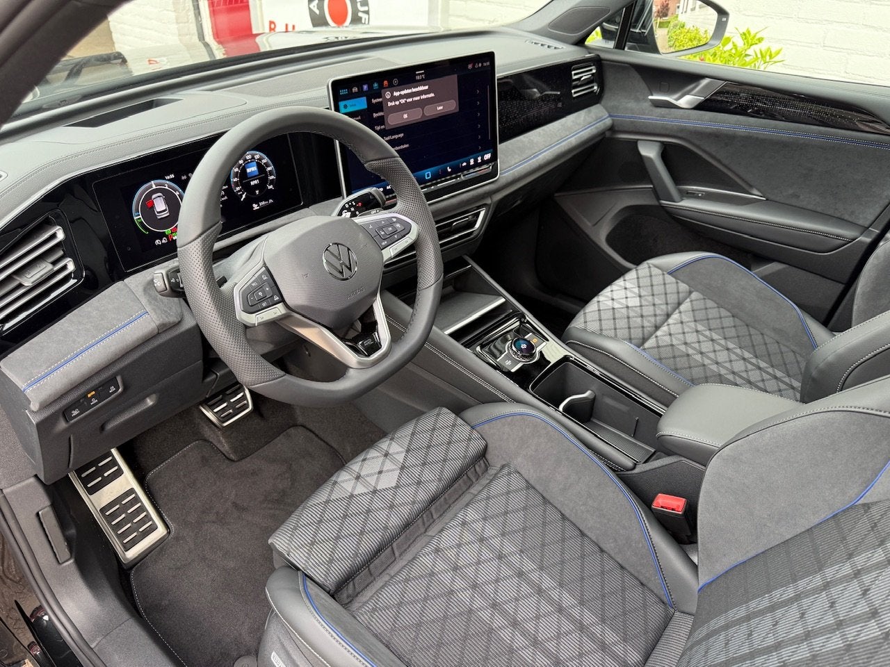 VOLKSWAGEN Tiguan 1.5 eHybrid 272pk DSG-6 R-Line Edition/ Pa, 4 cilinders, 2000 kg, Zwart, Plug-in hybride