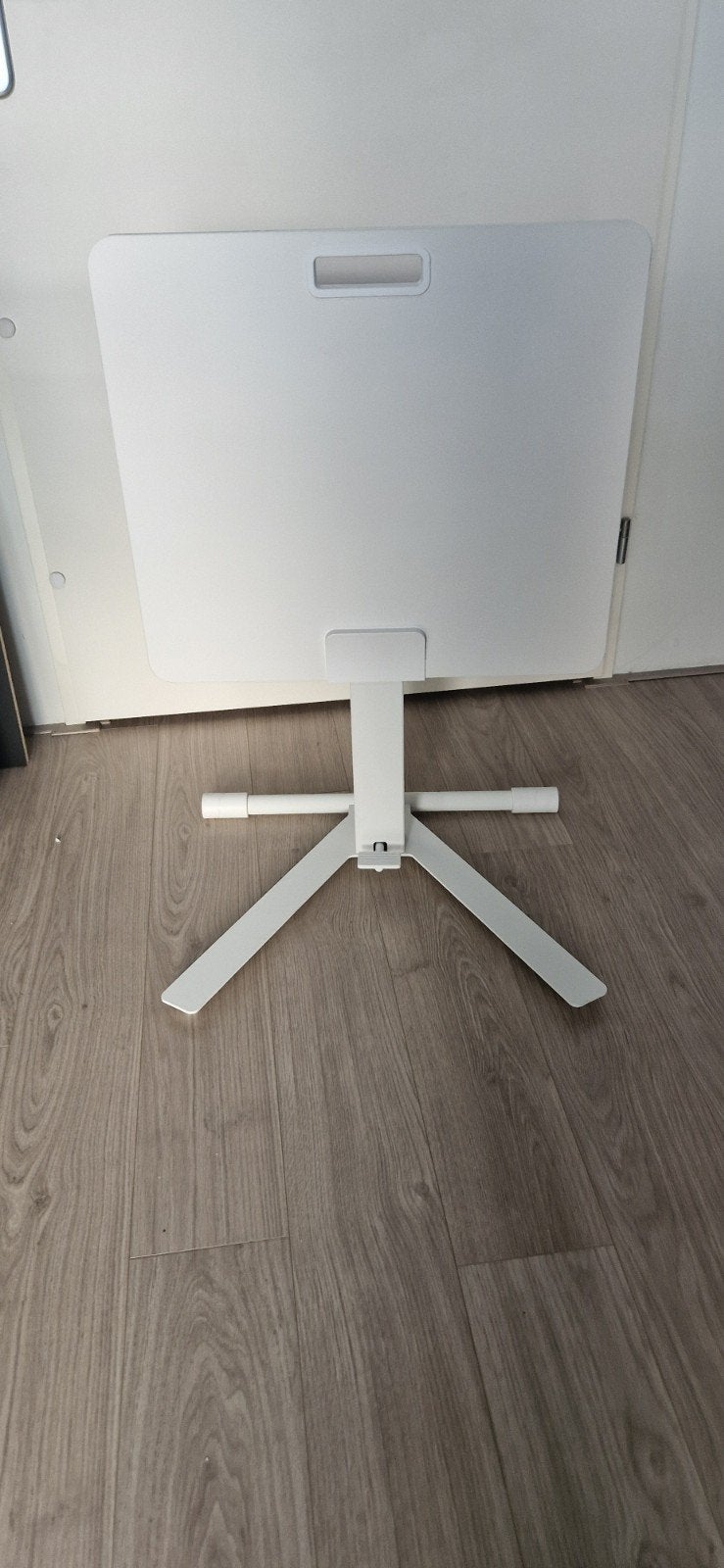 Ikea Laptoptafel wieltjes  met stoel
Laptoptafel met wieltje, Ophalen, Zit-sta bureau, In hoogte verstelbaar, Zo goed als nieuw