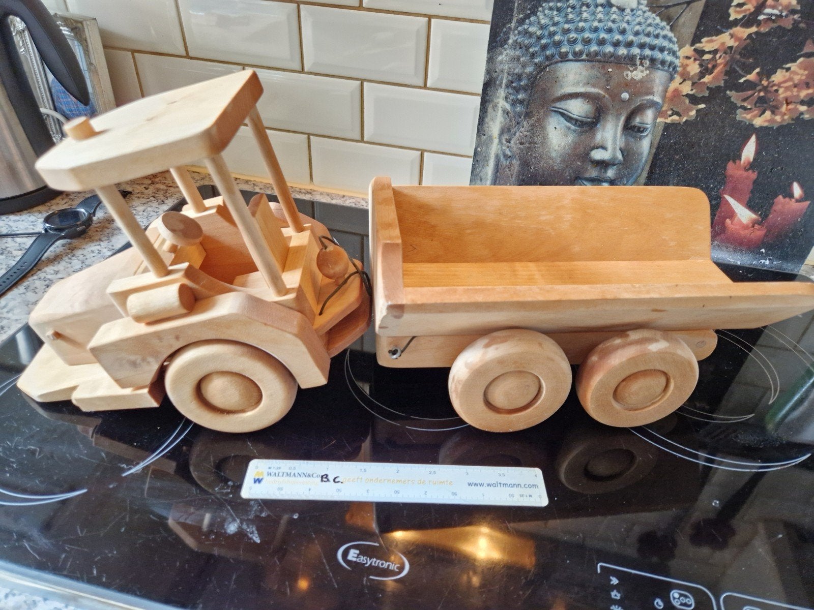 Massieve houten tractor met aanhanger en kiepfunctie, Ophalen of Verzenden