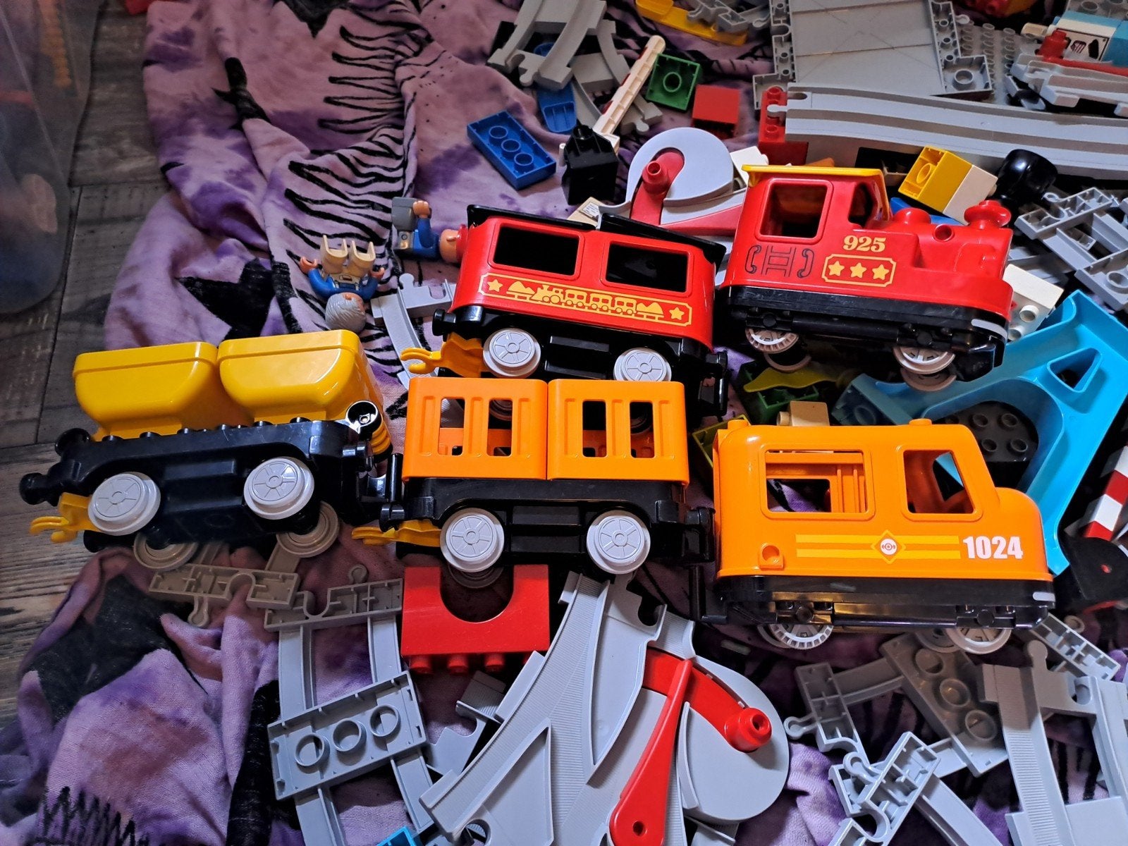 Grote Duplo treinset met veel rails en 2 treinen, Gebruikt, Inclusief extra onderdelen, Ophalen of Verzenden, Duplo