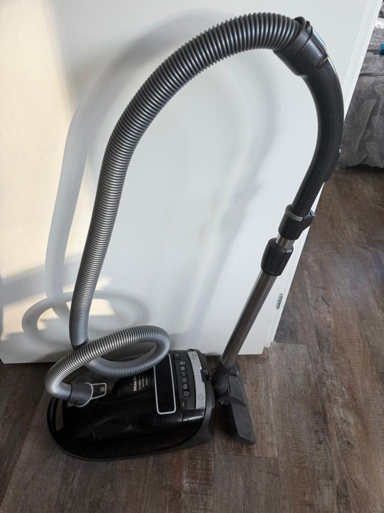 Miele Complete C3 stofzuiger - Krachtig en compleet, Stofzak, Gebruikt, Ophalen of Verzenden, Miele
