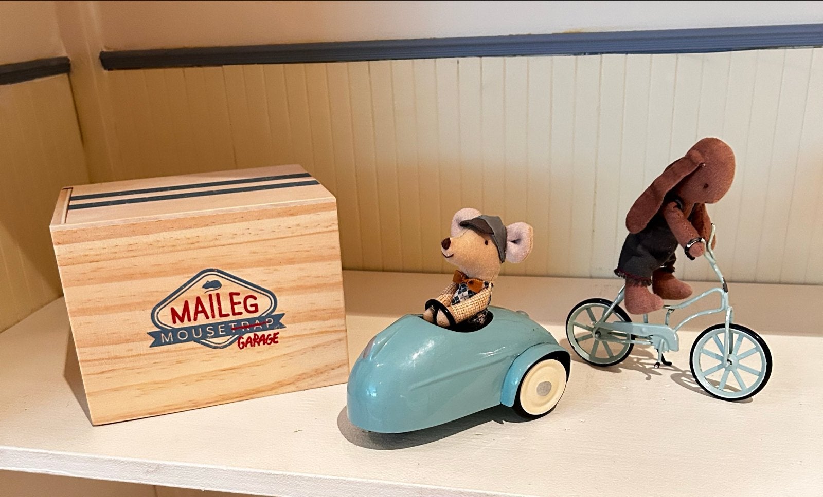 Maileg auto met Muis en Konijn op Fiets, Ophalen, Zo goed als nieuw, Jongen of Meisje