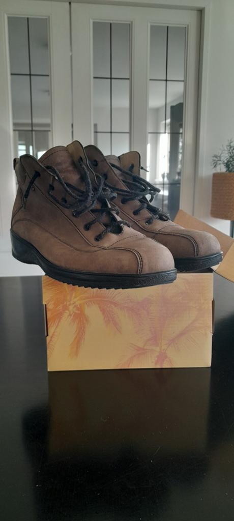 Lichtbruine leren schoenen - Finn comfort- maat 38, Ophalen of Verzenden, Zo goed als nieuw, Zwart, Sneakers of Gympen
