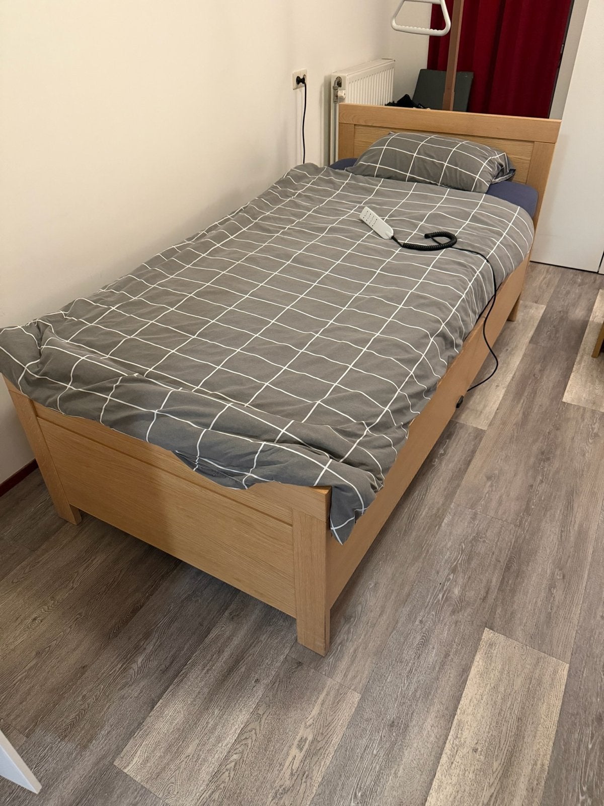 Elektrisch verstelbaar eenpersoons houten bed, Ophalen, Eenpersoons, Bruin, 210 cm