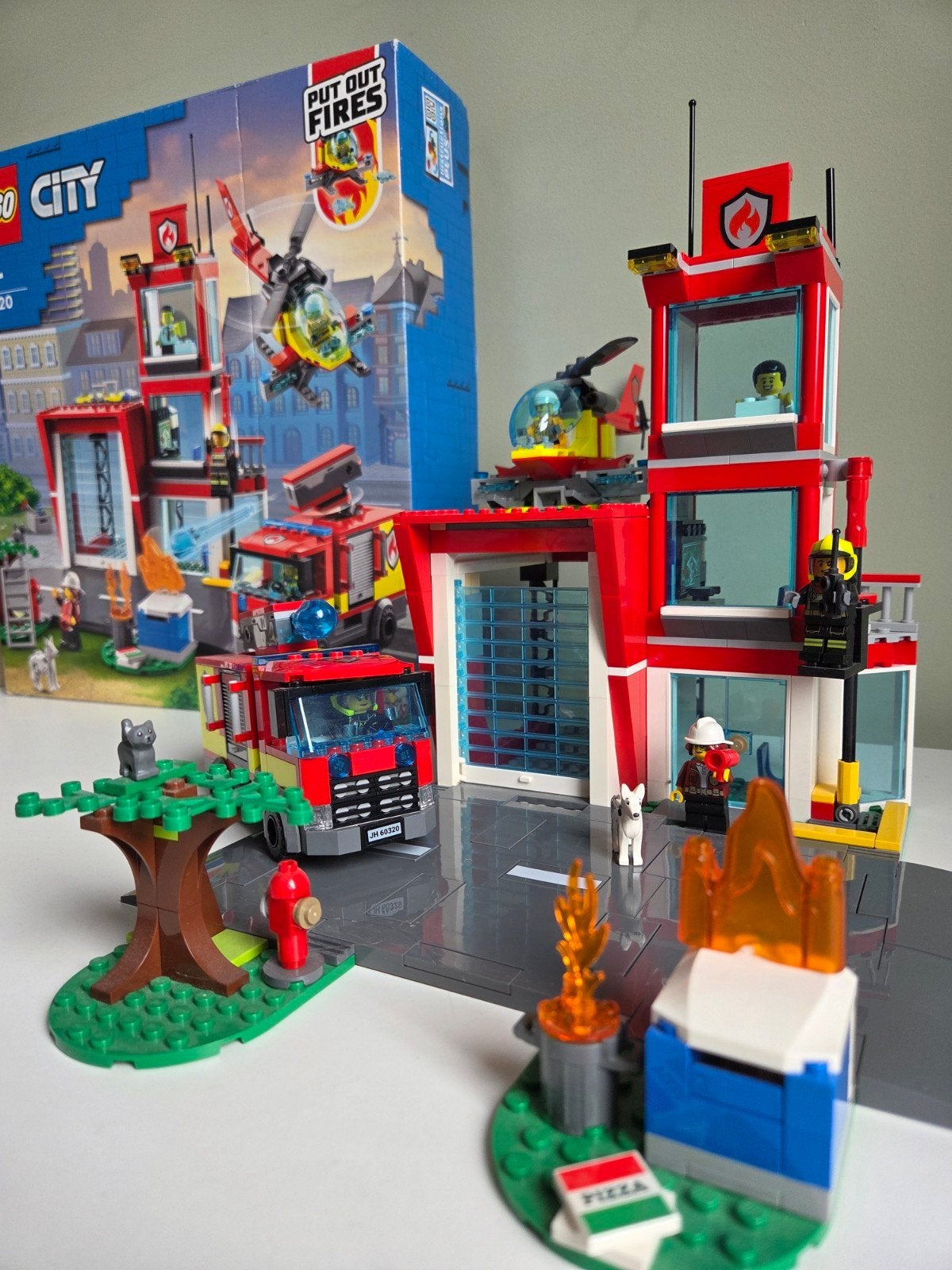 LEGO City Brandweerkazerne 60320 - Complete set, Kinderen en Baby's, Speelgoed | Duplo en Lego, Ophalen, City, Lego, Zo goed als nieuw