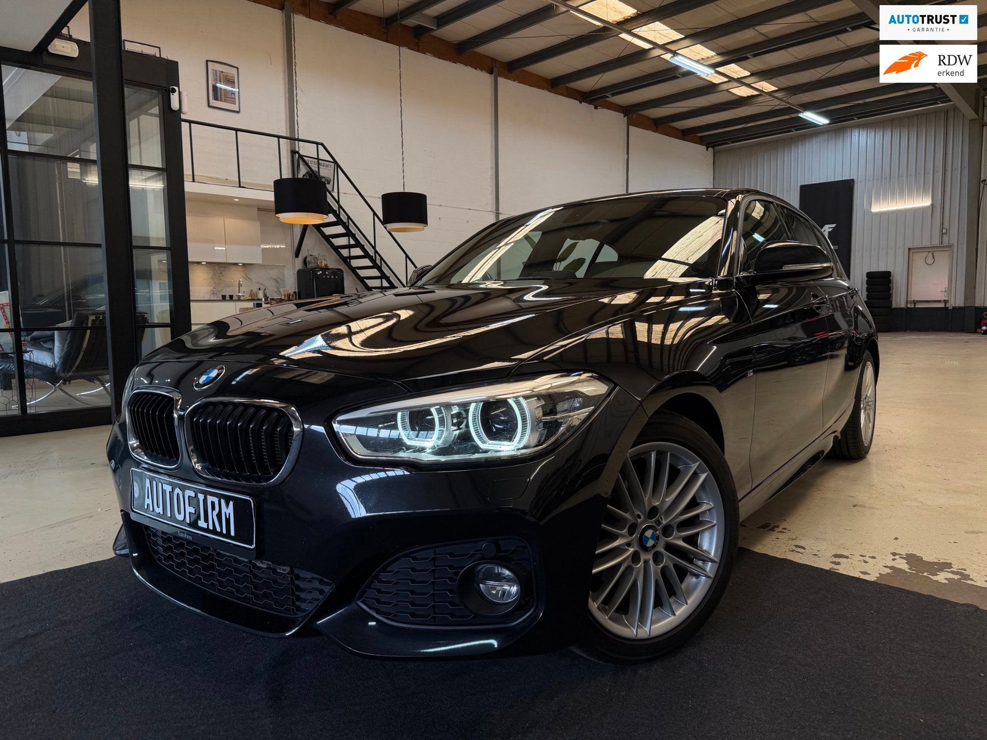 BMW 1-serie 118i M Sport Edition Nette Auto Dealer Onderhoud, Dealer onderhouden, Gebruikt, Zwart, Bedrijf