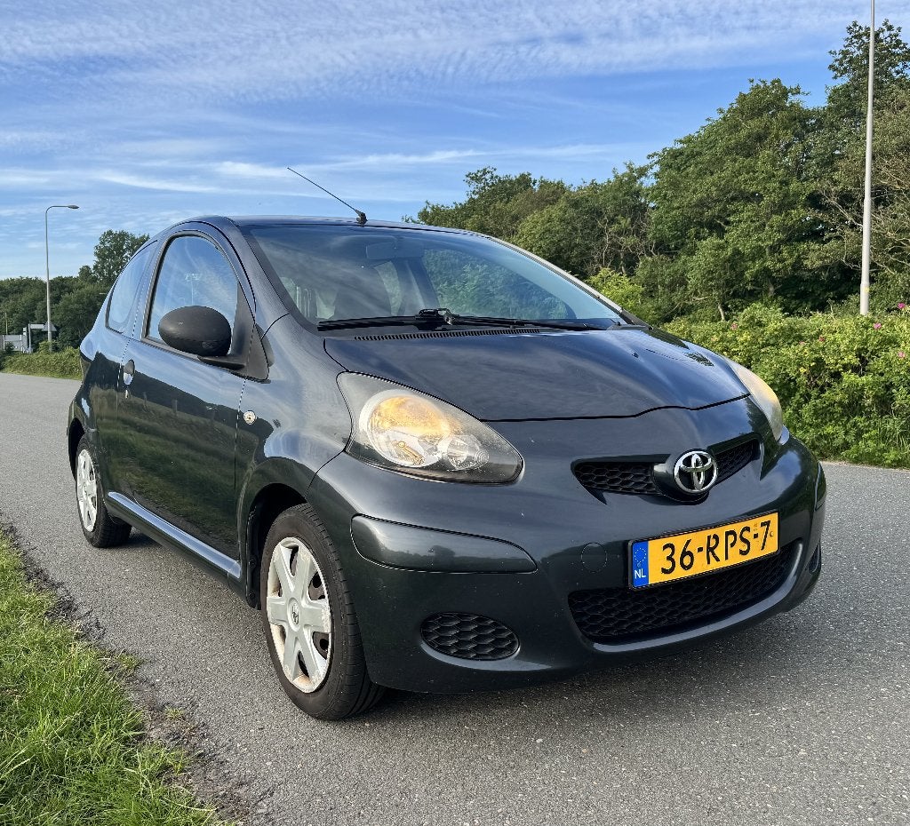 Toyota Aygo 1.0 12V Vvt-i 3DRS MMT 2011 Metal Grijs | Airco, Auto's, Toyota, Particulier, Aygo, Airbags, Airconditioning, Cruise Control