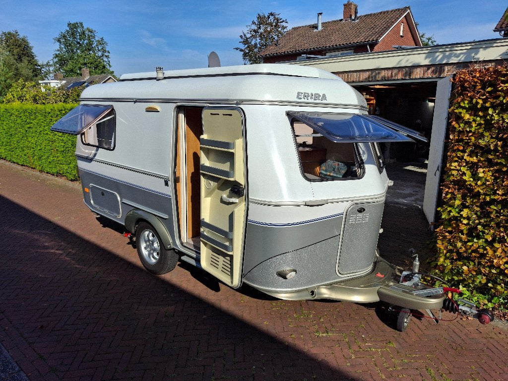 Eriba Touring Triton 410, Caravans en Kamperen, Standaardzit, Particulier, 4 tot 5 meter, Lengtebed
