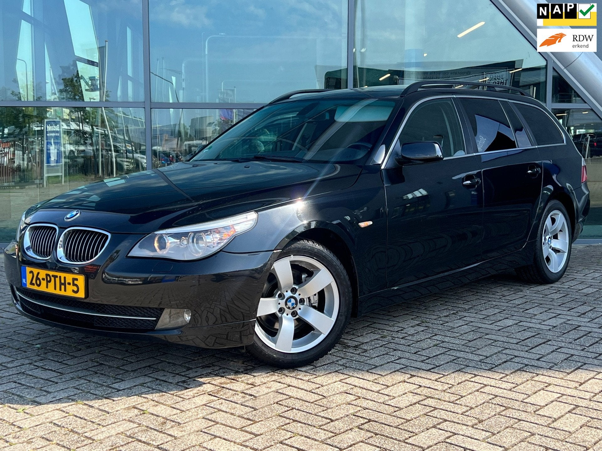 BMW 5-serie Touring 523i Business Line Automaat, Pano, Vol L, Auto's, Dealer onderhouden, Achterwielaandrijving, Gebruikt, Zwart