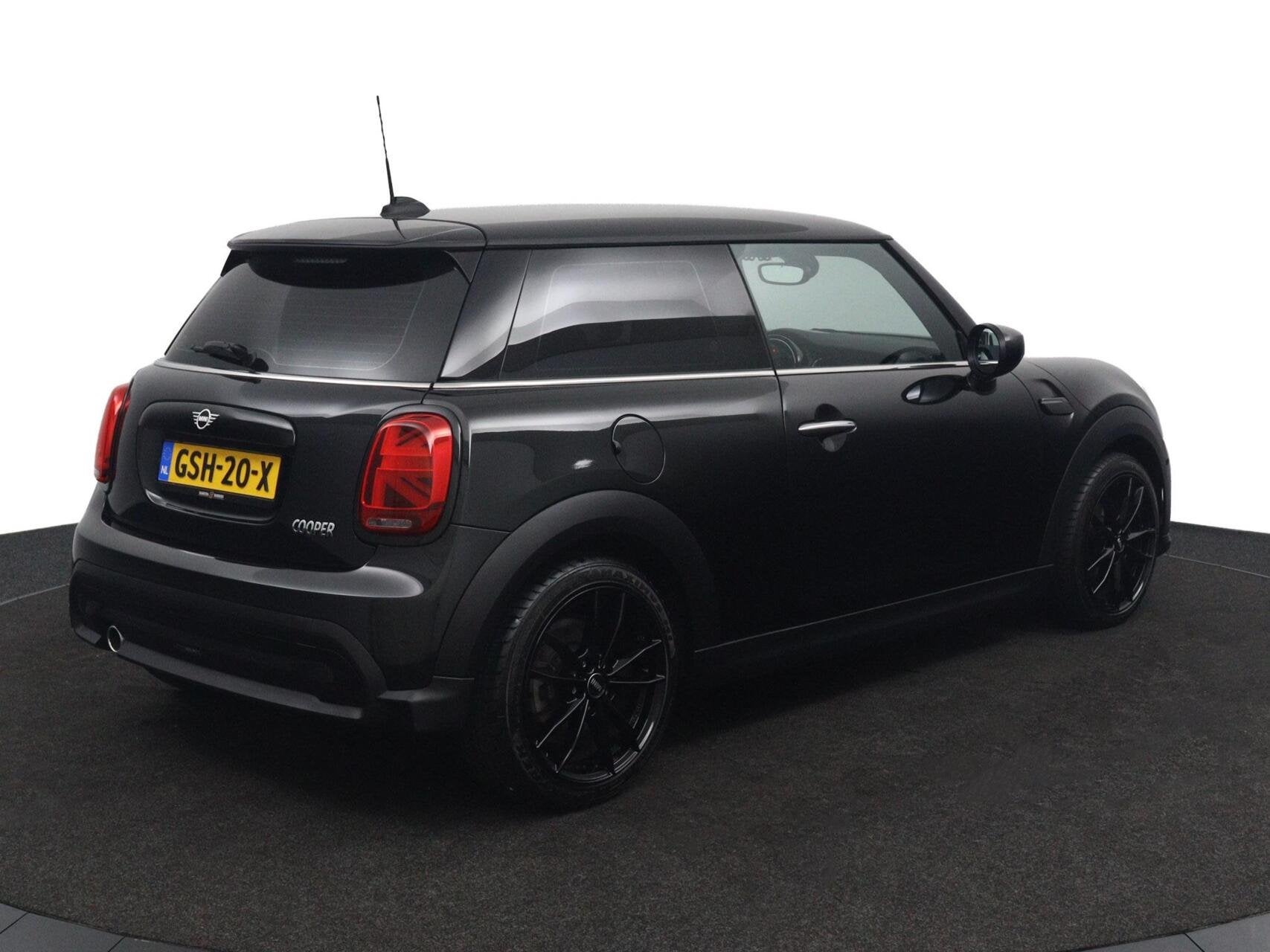 Mini 1.5 Cooper Classic zwart automaat, 136 pk, Gebruikt, Euro 6, Electronic Stability Program (ESP)