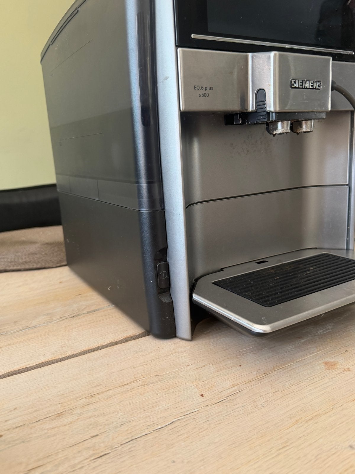 Siemens EQ.6 plus s500 volautomatische espressomachine, Ophalen, Afneembaar waterreservoir, Gebruikt, Espresso apparaat