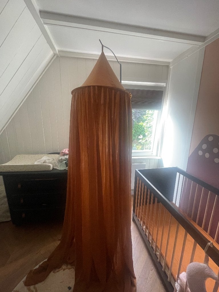 Mooie oranje klamboe voor baby- of kinderkamer, Kinderen en Baby's, Oranje, Zo goed als nieuw, Klamboe, Inclusief standaard