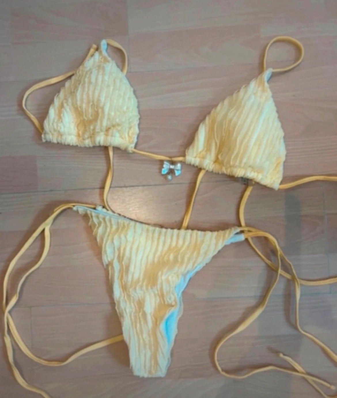 Gele geribbelde bikini met strikjes, Ophalen of Verzenden, Zo goed als nieuw, Geel, Bikini