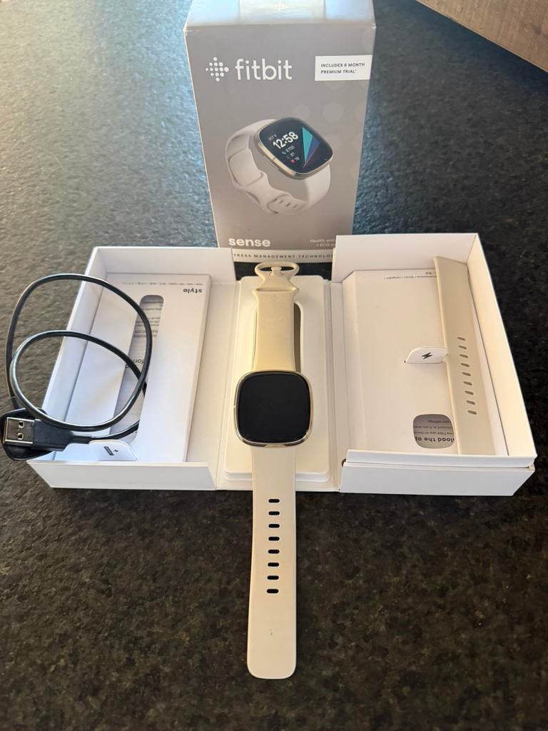 Fitbit Sense, smartwatch, Ophalen, Gebruikt, Zwart, Waterdicht