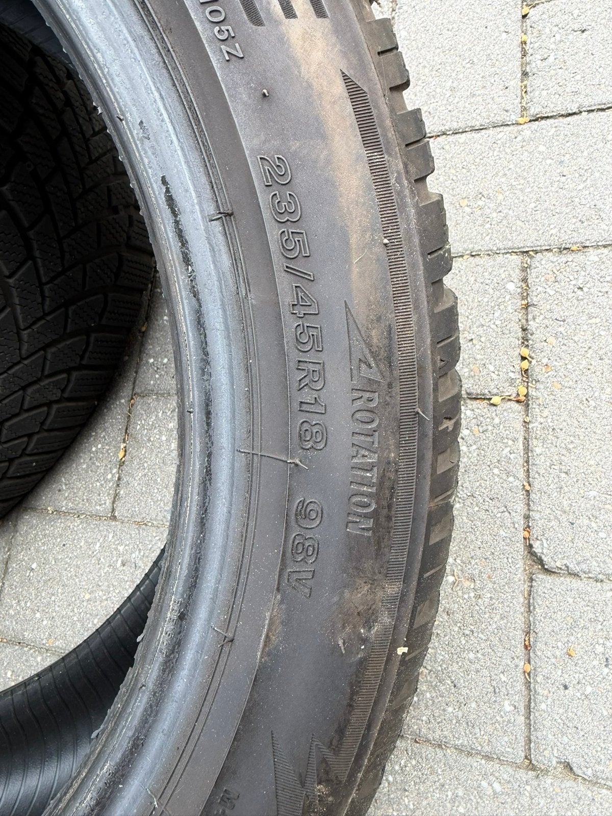 Z.g.a.n. winterbanden 235-45-18 Bridgestone en Pirelli, Ophalen, Zo goed als nieuw
