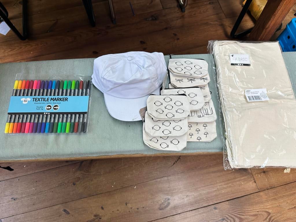 Textiel marker set, 4x pet, etuis en 3x stoffen tasje, Ophalen, Zo goed als nieuw