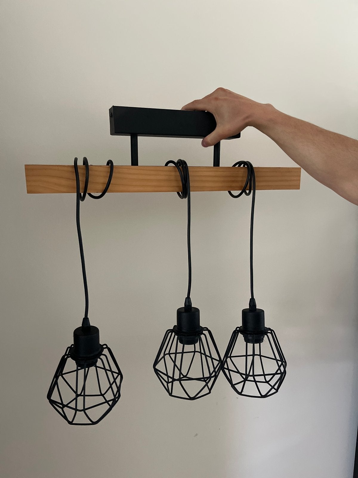 Eglo Townshend Hanglamp met 3 kooilampen en houten balk, Huis en Inrichting, Lampen | Hanglampen, Ophalen, Zo goed als nieuw, Hout