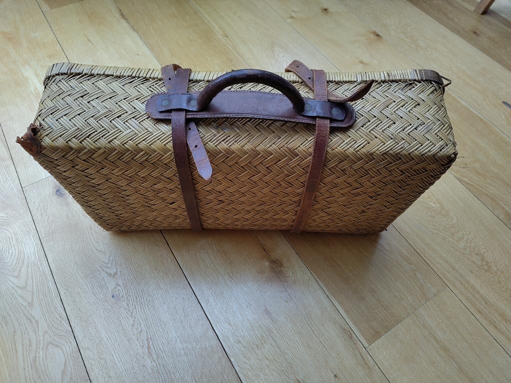 Brocante rieten reiskoffer, Ophalen