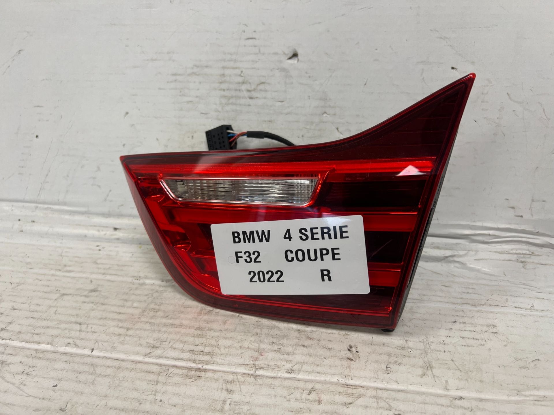 BMW 4 SERIE F32 rechts binnen achterlicht 63217296102, Petuelring 130
80788  Munich, DE, Gebruikt, Info@bmw.de, Ophalen of Verzenden