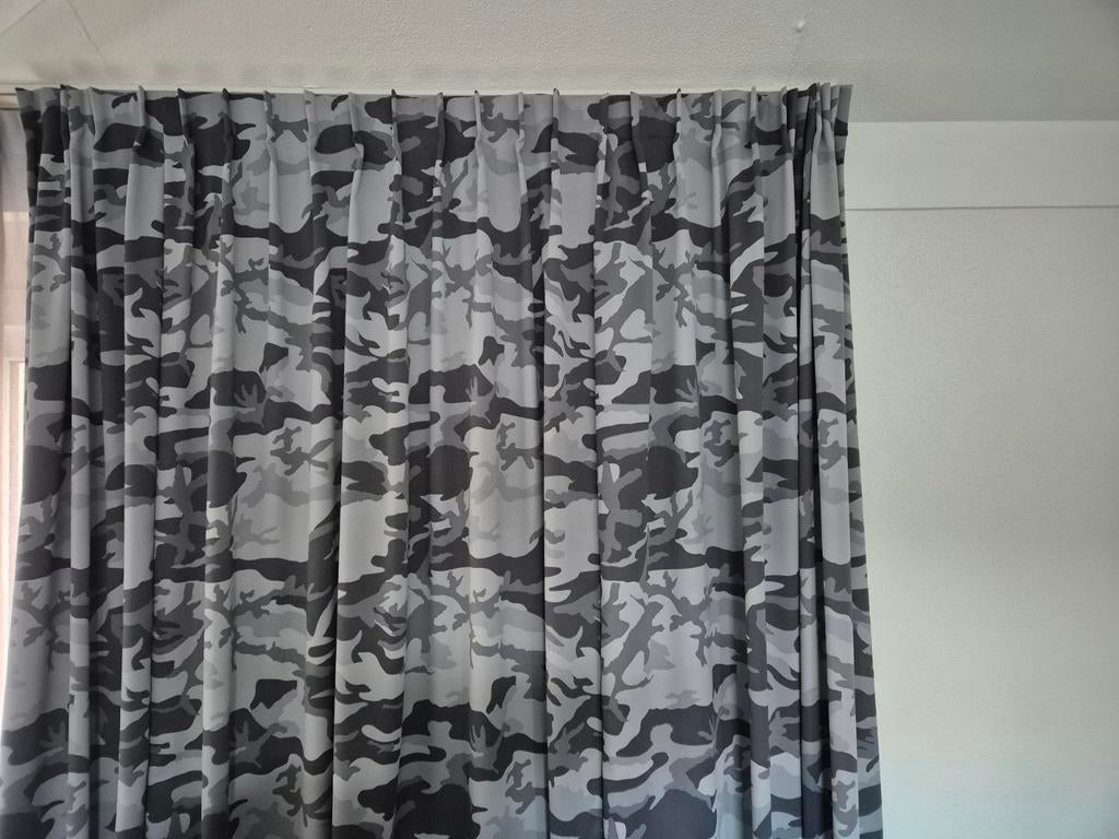 Verduisterend gordijn in 4 tinten grijs. Legerlook., Ophalen of Verzenden, Grijs