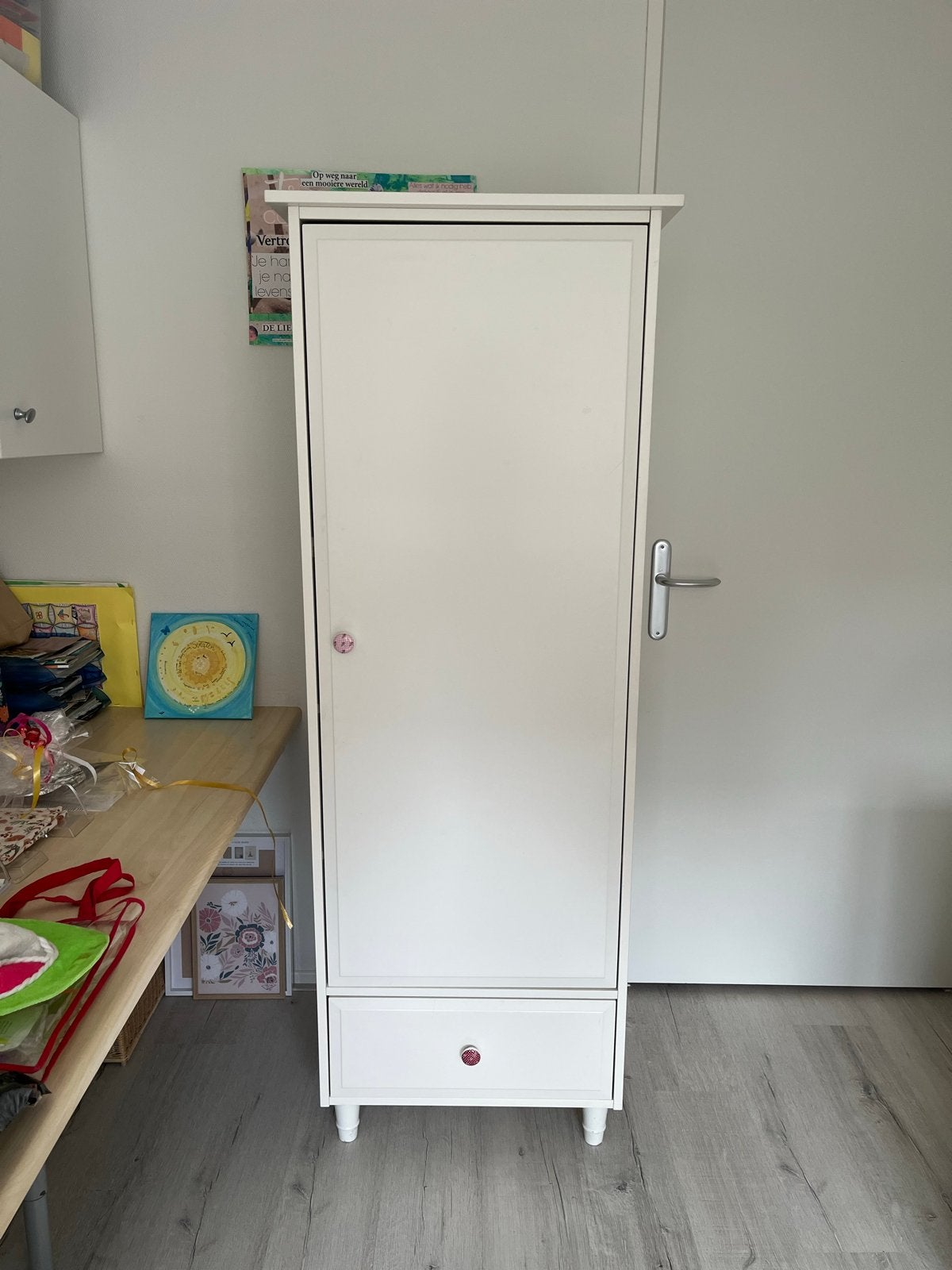 Gratis af te halen: Gebruikte witte kast met lade en planken, Huis en Inrichting, Ophalen, Gebruikt, 50 tot 100 cm, Met lade(s)