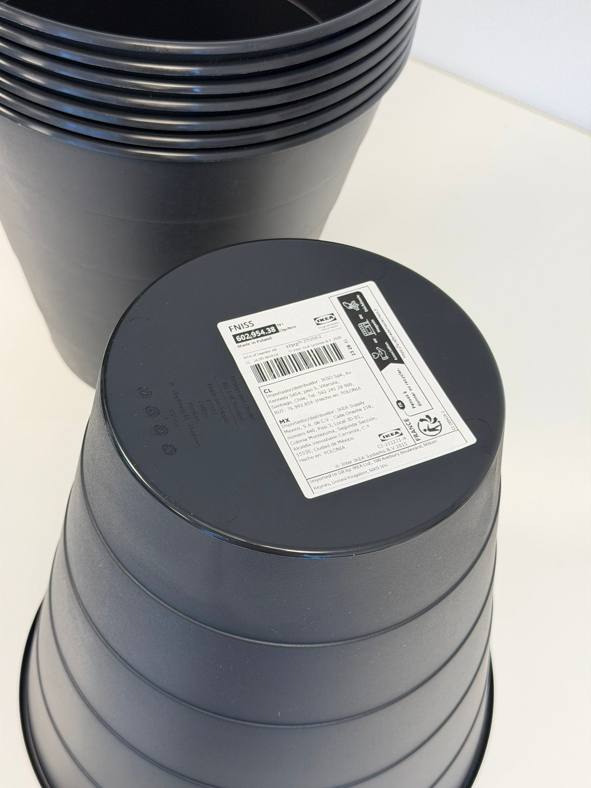 8x IKEA FNISS Prullenbak 10L Zwart – Afvalbak Plantenbak, 25 tot 40 cm, Kunststof, Rond, Nieuw