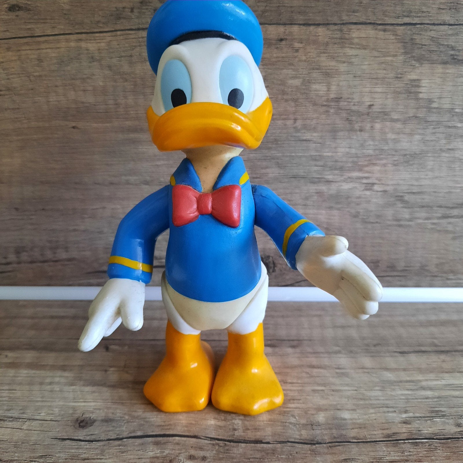 Donald Duck Walt Disney Disneyland hoogte is ongeveer 17 cm., Verzamelen, Disney, Ophalen of Verzenden, Donald Duck, Gebruikt