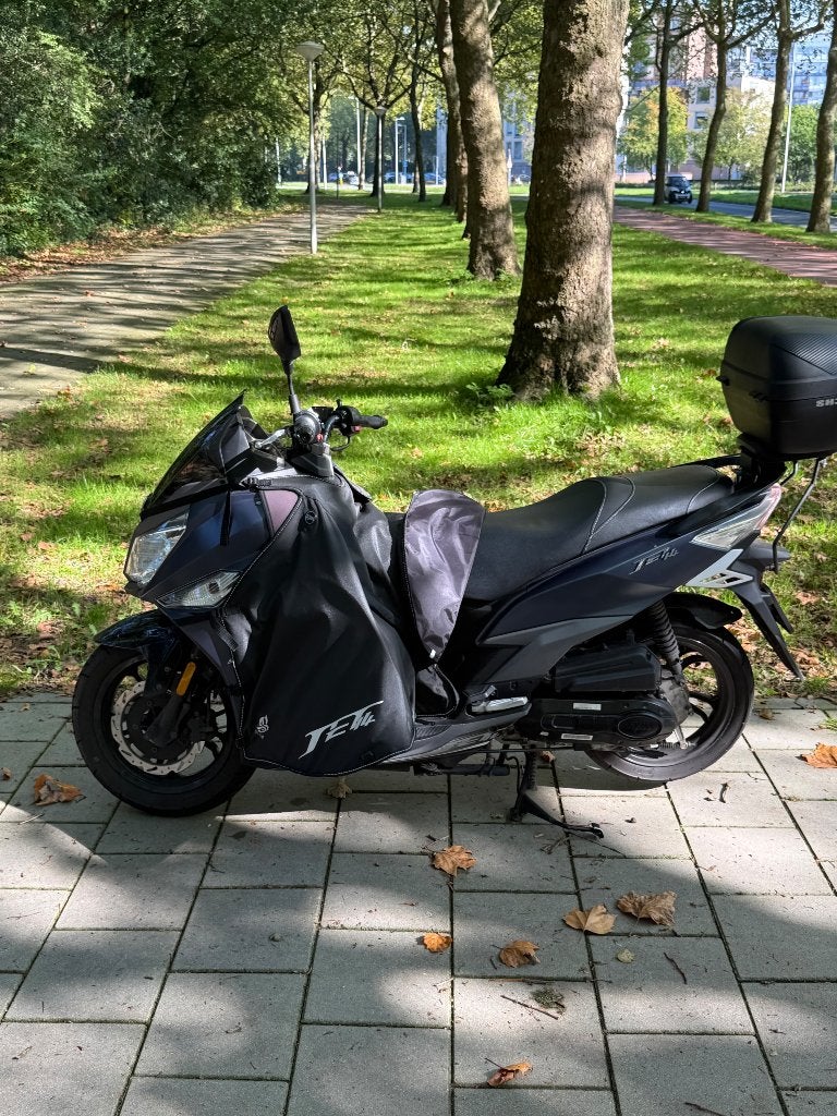 Sym jet14 bw 2024 (schade vrij) nog nieuw, Fietsen en Brommers, Ophalen, Overige modellen, Maximaal 45 km/u, Zo goed als nieuw