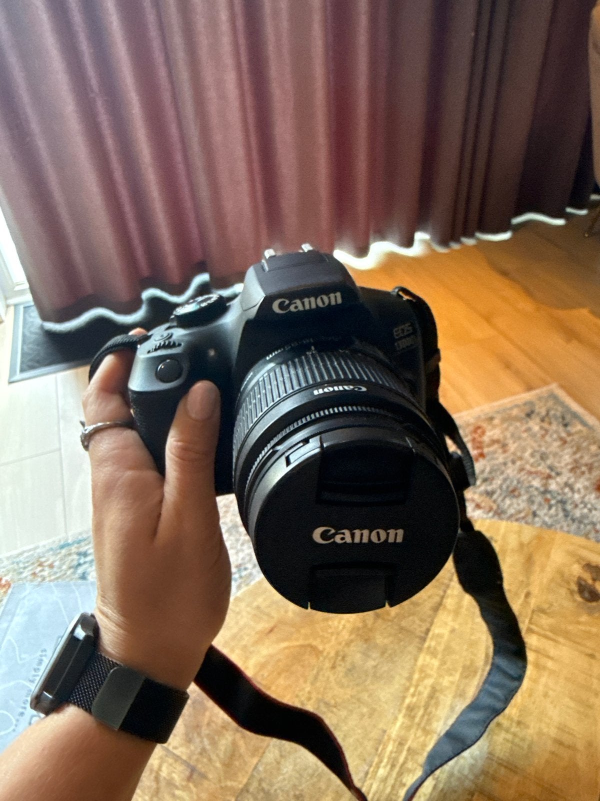 Canon EOS 1300D spiegelreflexcamera, Ophalen, Accu, Canon, Zo goed als nieuw