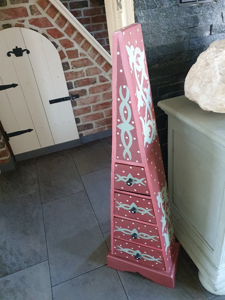 Piramide kastje met 4 laatjes, Ophalen, Zo goed als nieuw, Minder dan 50 cm, 90 tot 105 cm