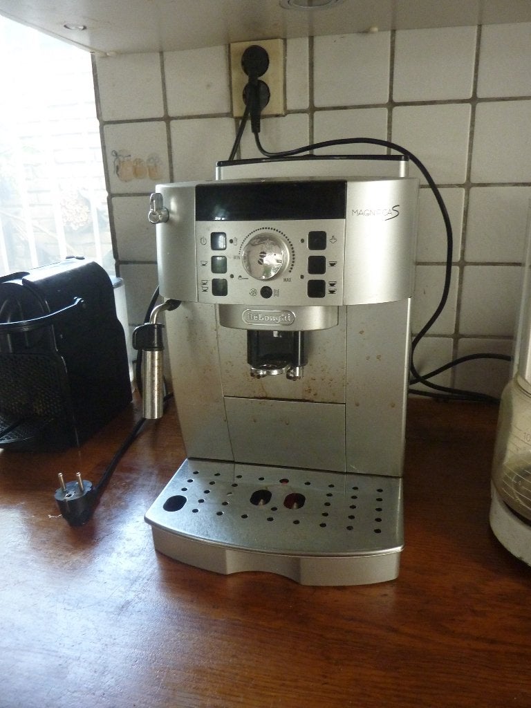 Een mooi expresso apparaat van De Longhi 2 jaar oud, Afneembaar waterreservoir, 10 kopjes of meer, Koffiemachine, Ophalen of Verzenden
