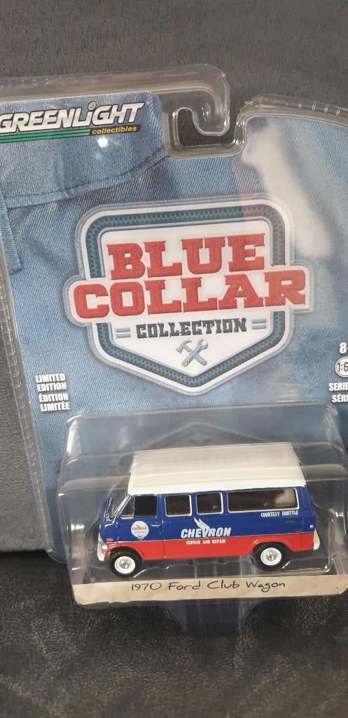 Ford Club Wagon "Chevron" Greenlight 1:64, Hobby en Vrije tijd, Christian@diecastcompany.nl, Auto, Diecast Company, Nieuw