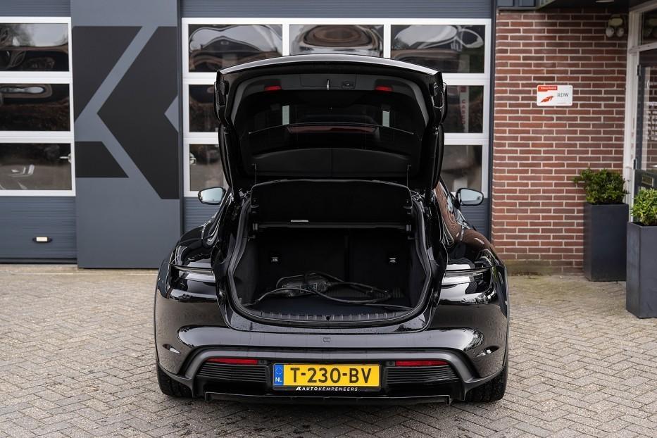 Porsche Taycan 4 93 kWh | Panorama | Luchtvering | Bose | Ca, Automaat, 0 cilinders, Zwart, 110 €/maand