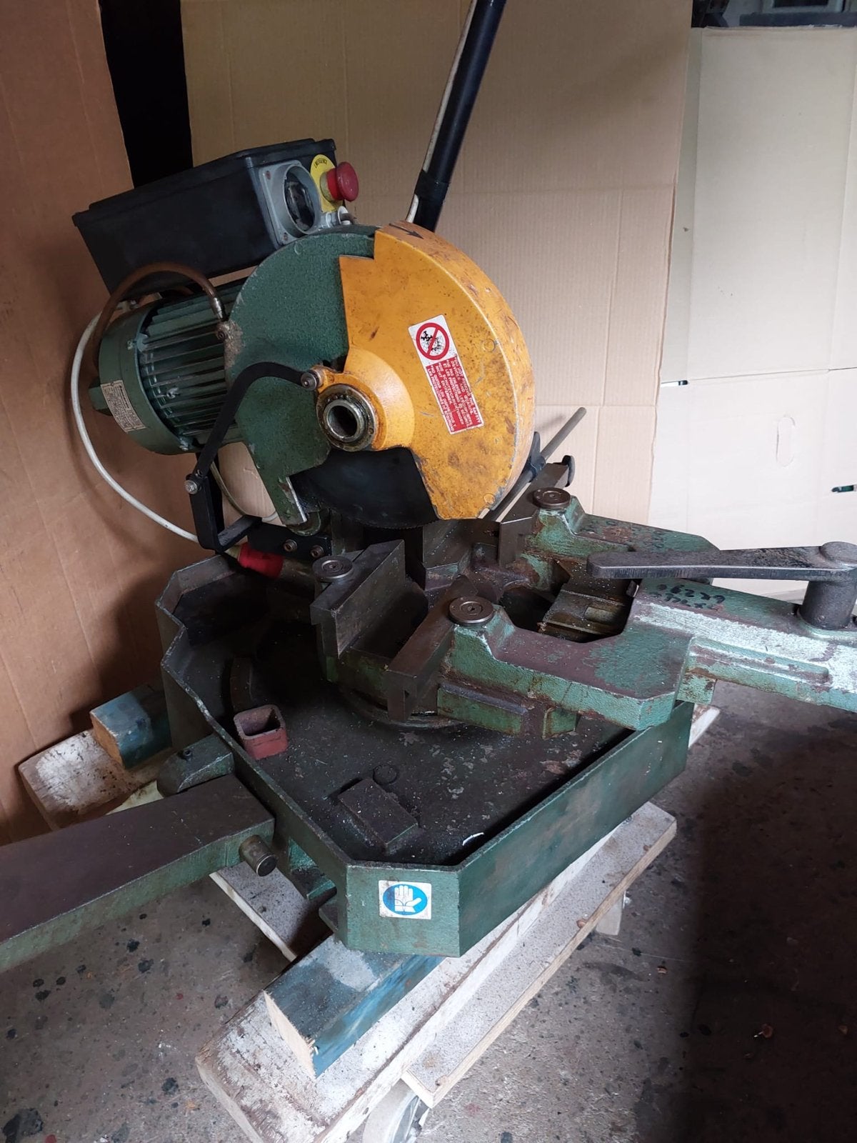 Huvema HU 315i Industriële Afkortzaag, Zakelijke goederen, Machines en Bouw | Metaalbewerking, Ophalen