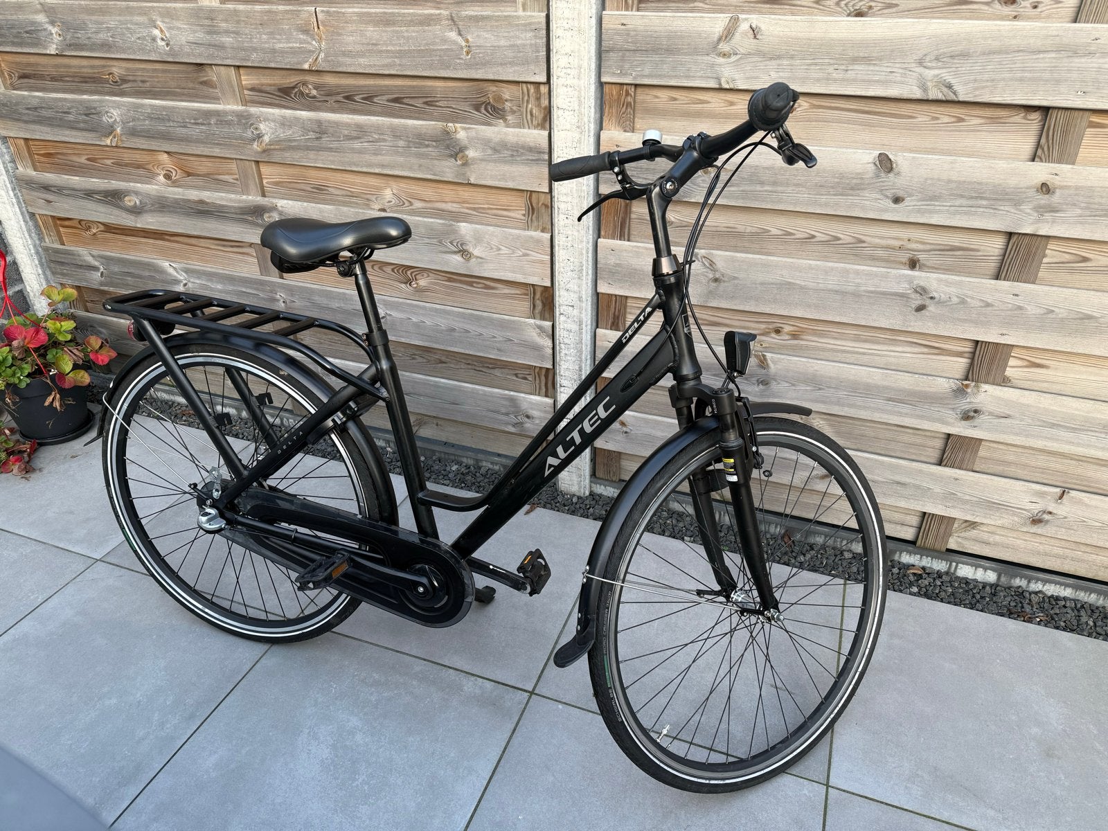 Altec Delta 28 inch Damesfiets - 3 versnellingen - Mat Zwart, Velgrem, Versnellingen, Ophalen, Overige merken