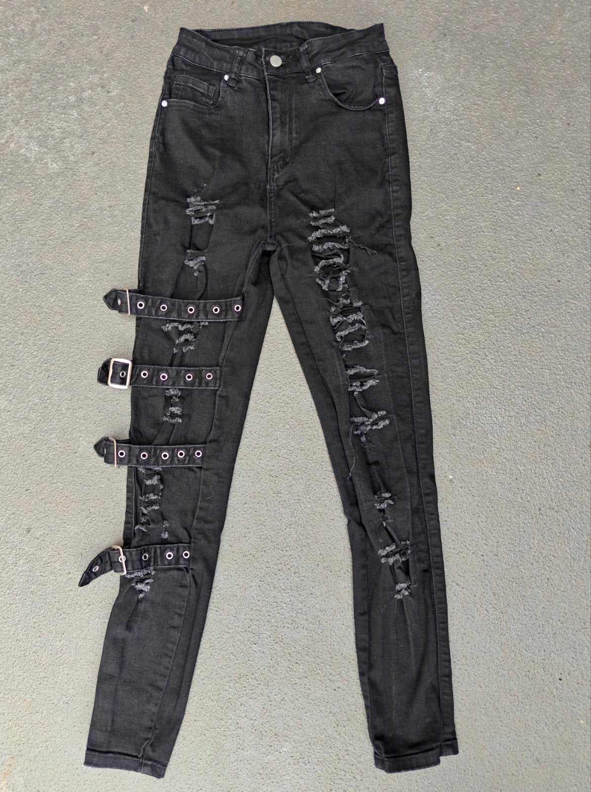 Alternatieve jeans met gespen - maat S, Kleding | Dames, Zwart, Nieuw, Ophalen of Verzenden, W28 - W29 (confectie 36)
